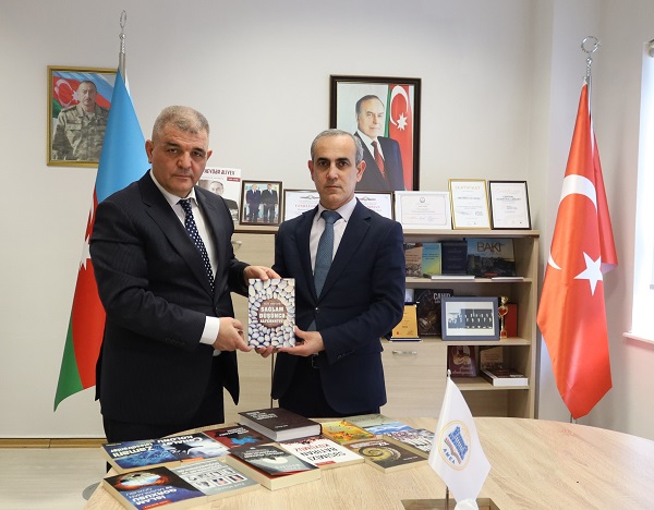 Milli Məclisin İctimai birliklər və dini qurumlar komitəsinin sədri Fazil Mustafa Mərkəzi Elmi Kitabxanada olub